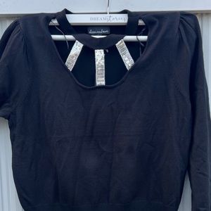 Black long sleeve blouse, nice detail around the neck l.